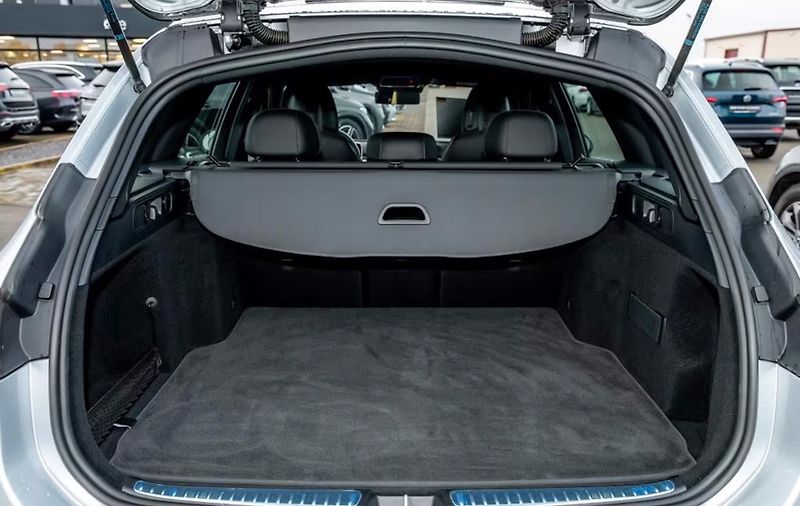 Mercedes-Benz Třídy C 220d AMG LED Distro Ambient - fotka 11 z 12