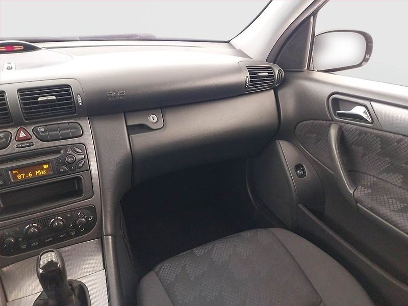 Mercedes-Benz Třídy C (2003) Avantgarde C 180 Kompressor - fotka 8 z 20