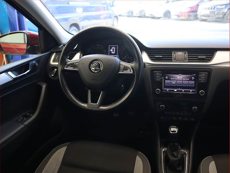 Škoda Rapid (2019) 1.0 TSI, Navi, Tempomat - fotka 7 z 19