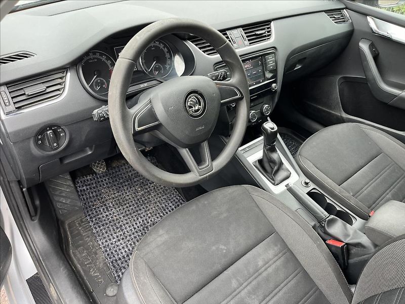 Škoda Octavia 1,6 TDi KLIMA TAŽNÉ SERVIS - fotka 9 z 34