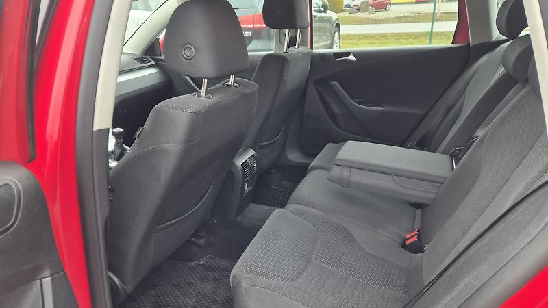 Volkswagen Passat 1.8 TSi combi  - fotka 10 z 16