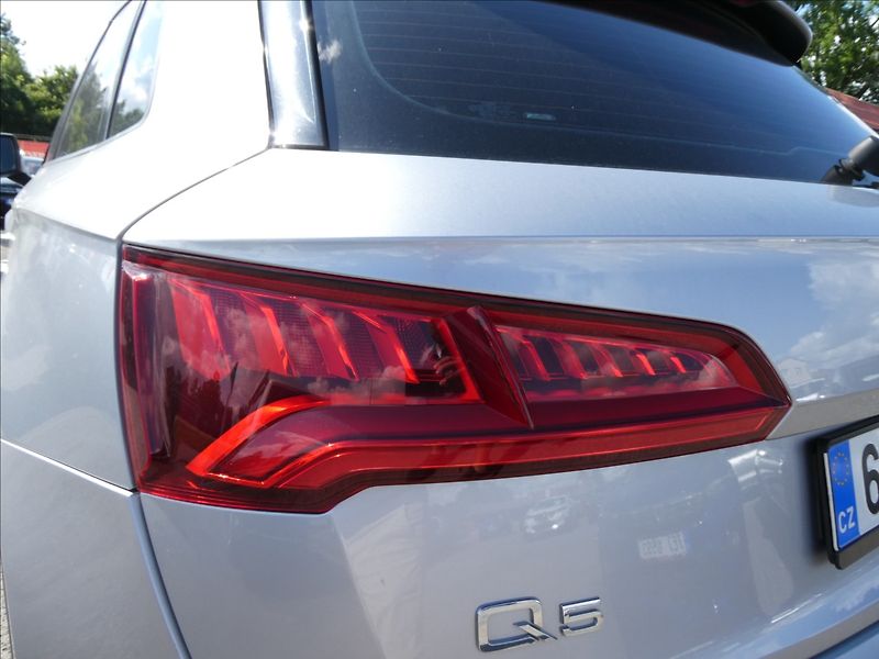 Audi Q5 2,0 TDi 120kW quattro,po servi - fotka 11 z 46