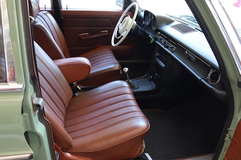 Mercedes-Benz 115 W115 230.4 manuál - fotka 46 z 50