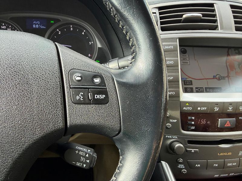 Lexus IS 220d 2,2 - fotka 12 z 20