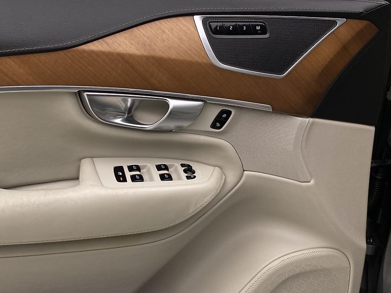Volvo XC90 D5 AWD INSCRIPTION REZERVACE - fotka 28 z 54