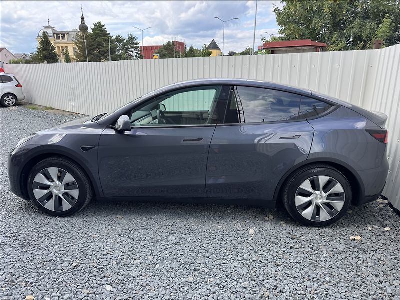 Tesla Model Y 0,0 RWD SoH 94% - fotka 4 z 50