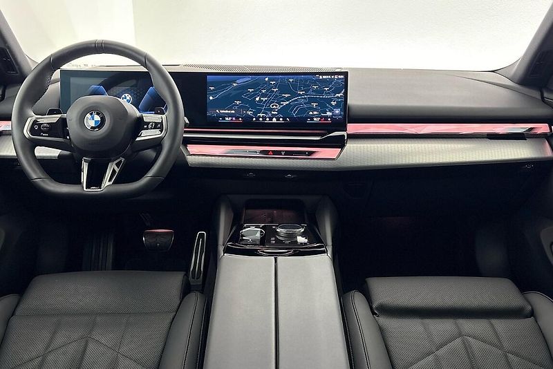 BMW Řada 5 540d xDrive Touring - fotka 15 z 25