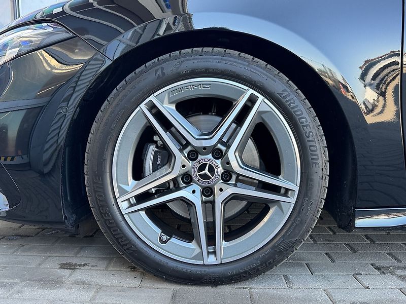 Mercedes-Benz Třídy A 200d AMG Style Edition - fotka 26 z 36