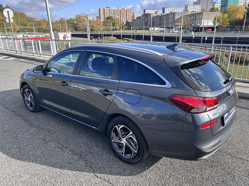 Hyundai i30 Kombi 1.6 CRDi - fotka 23 z 33