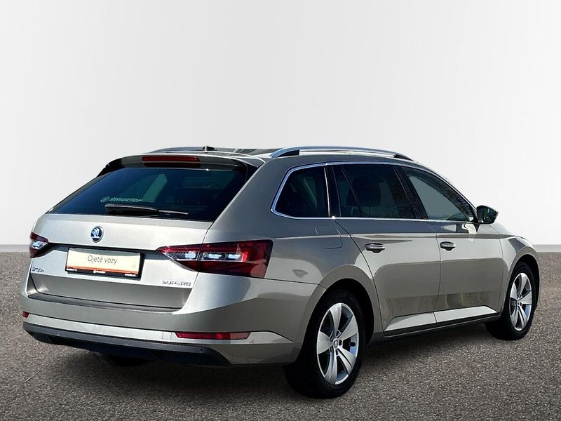 Škoda Superb STYLE - fotka 2 z 27