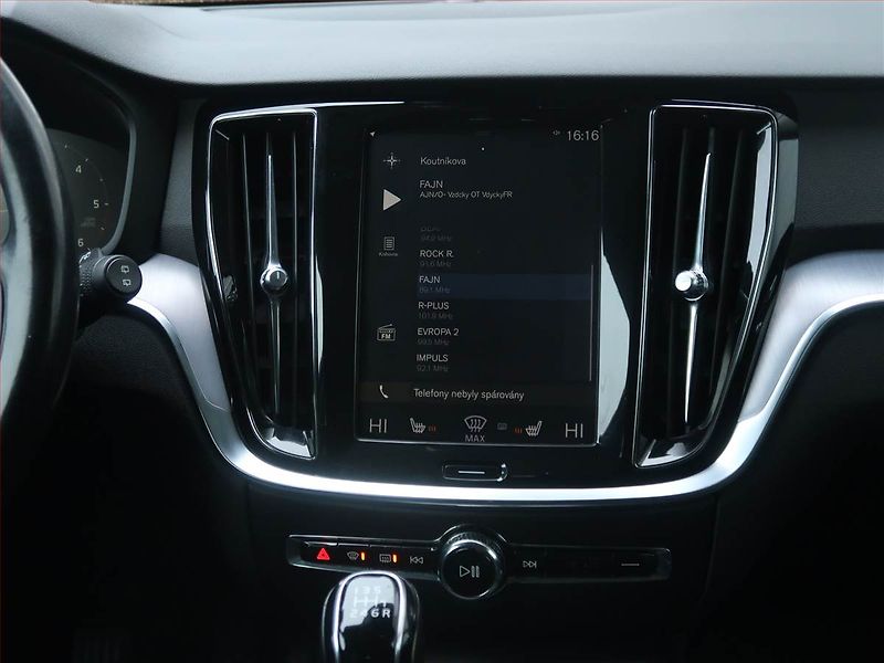 Volvo V60 (2019) D3 2.0, Serv.kniha, Kůže, Navi - fotka 12 z 18