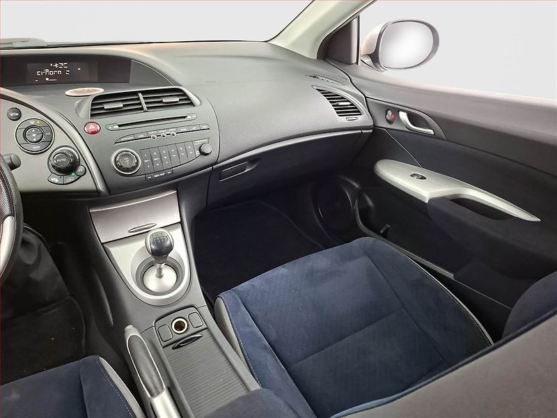 Honda Civic (2008) 1.4 i-DSI, po STK, servisované - fotka 8 z 22