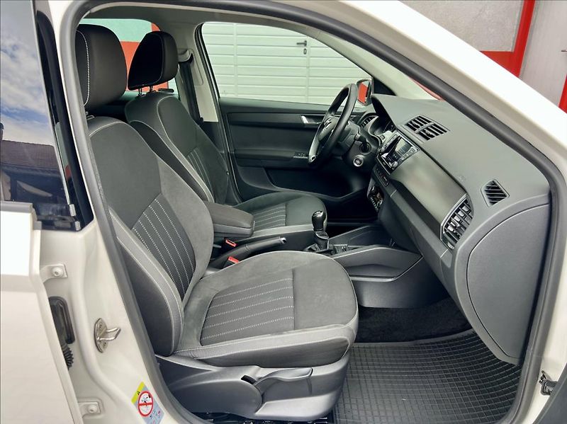 Škoda Fabia 1,0 STYLE / LED / kamera / ČR - fotka 18 z 48