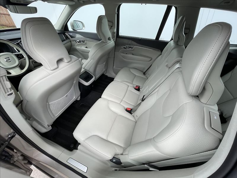 Volvo XC90 2,0 B5 AWD Plus Bright WEBA+TZ - fotka 16 z 25