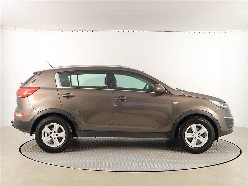 Kia Sportage (2015) 1.6 GDI, Tempomat - fotka 6 z 17