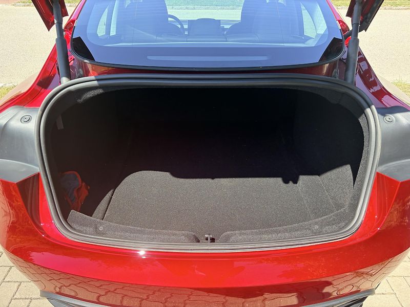 Tesla Model 3 LONG RANGE DUAL MOTOR - fotka 39 z 45