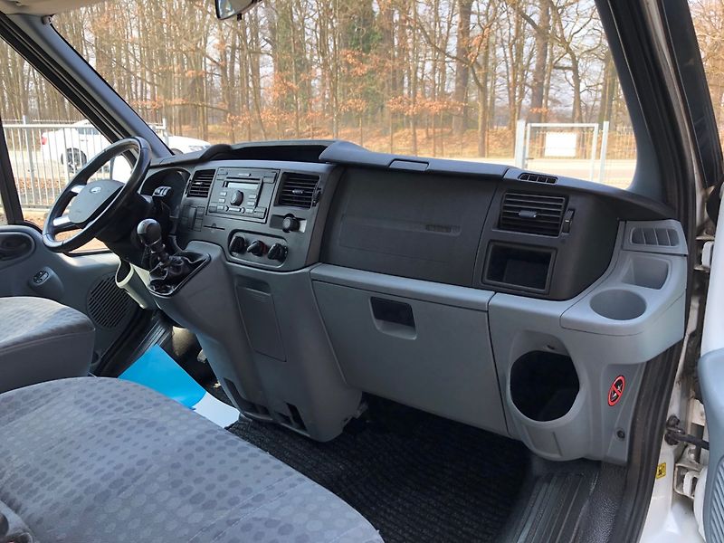 Ford Transit Courier (2013) 2.2 TDCi 9 Míst - fotka 15 z 24