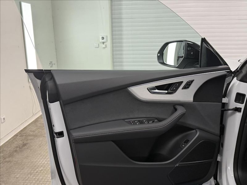 Audi Q8 50 TDI S-LINE 1 MAJ ČR DPH - fotka 20 z 34