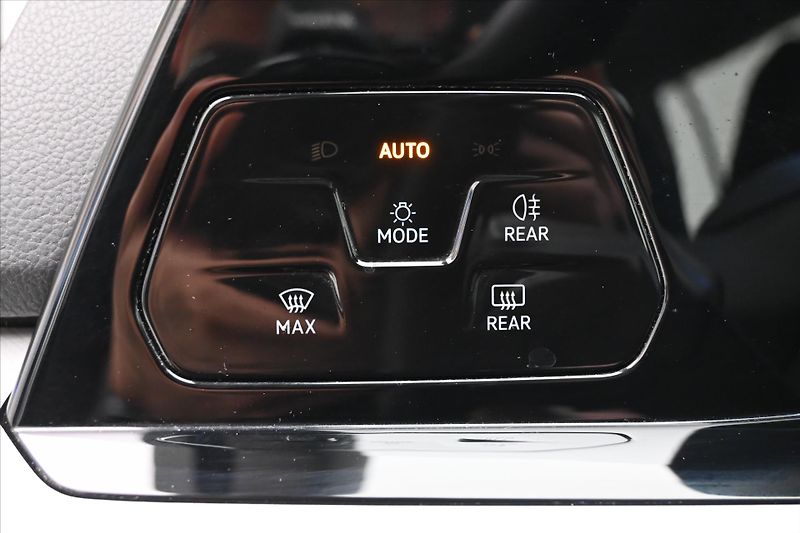 Volkswagen Golf 2,0 TDI 110kW DSG Life Záruka - fotka 26 z 31