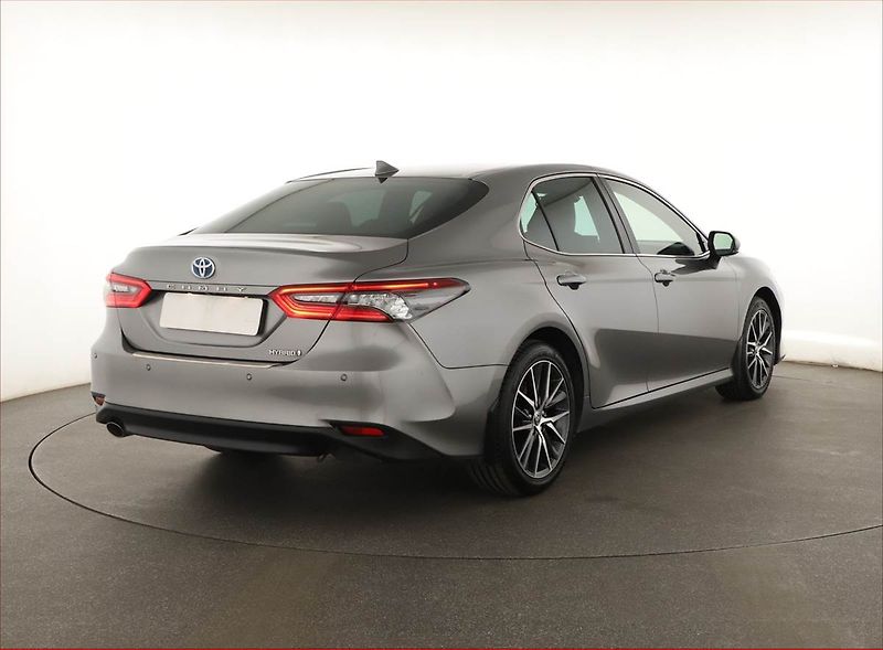 Toyota Camry (2021) 2.5 Hybrid - fotka 5 z 20
