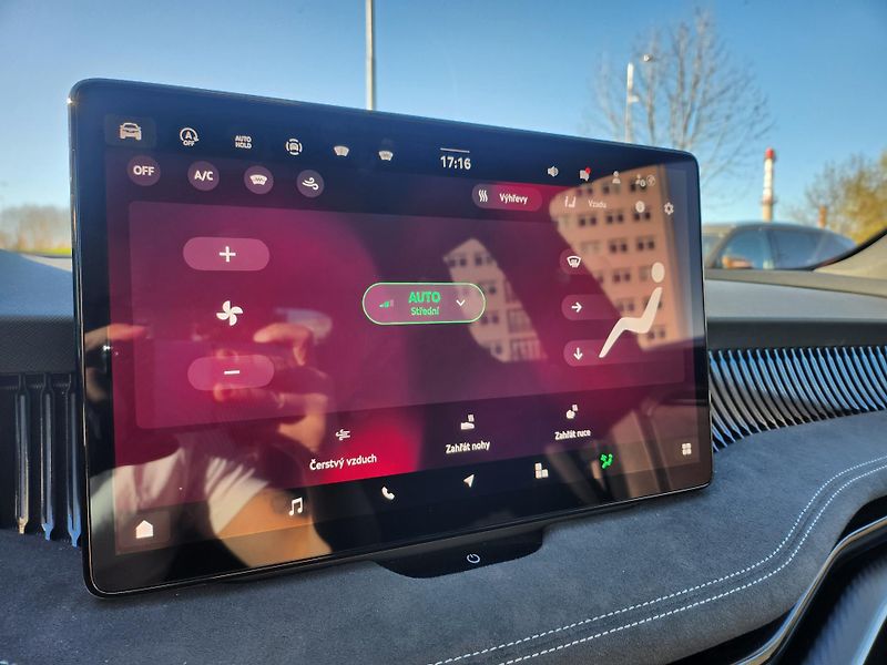Škoda Superb Sportline 2.0 TDI 142kw DSG 4x - fotka 18 z 29