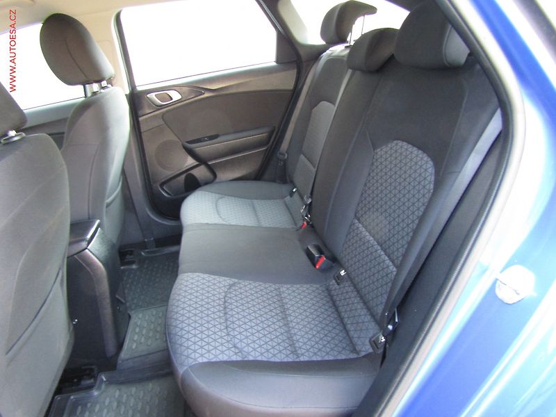 Kia Ceed (2023) 1.5 T-GDi, ČR, AT, navi - fotka 10 z 22