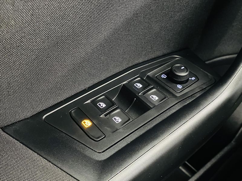 Volkswagen T-Roc 1,0 TSI 81kW Life - fotka 12 z 24
