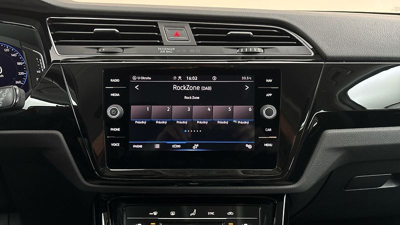 Volkswagen Touran 2.0 TDI DSG Highline - fotka 11 z 26