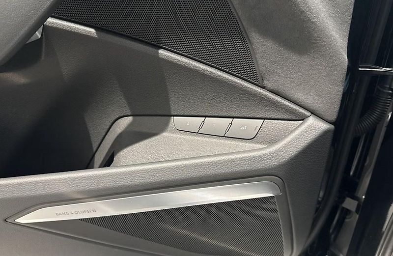 Audi Q8 e-tron 55 Q SoH 97% 360k Pano Vzduch - fotka 34 z 38