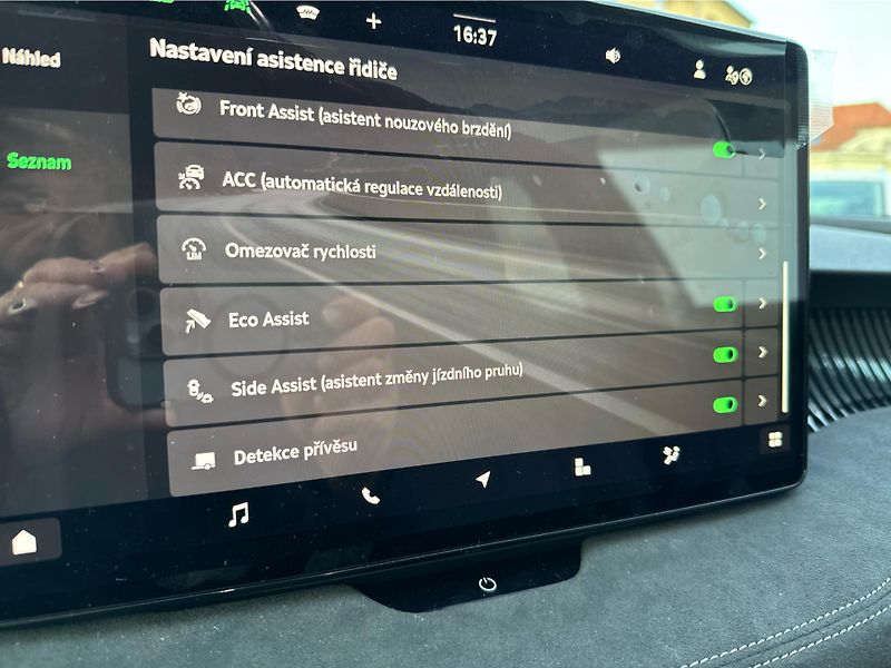 Škoda Superb Combi 2,0 TDI 4X4 SPORTLINE - fotka 15 z 21