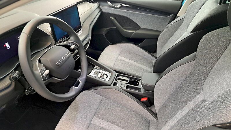 Škoda Octavia (2025) TOP SELECTION 1,5 TSI M-HEV 11 - fotka 11 z 23