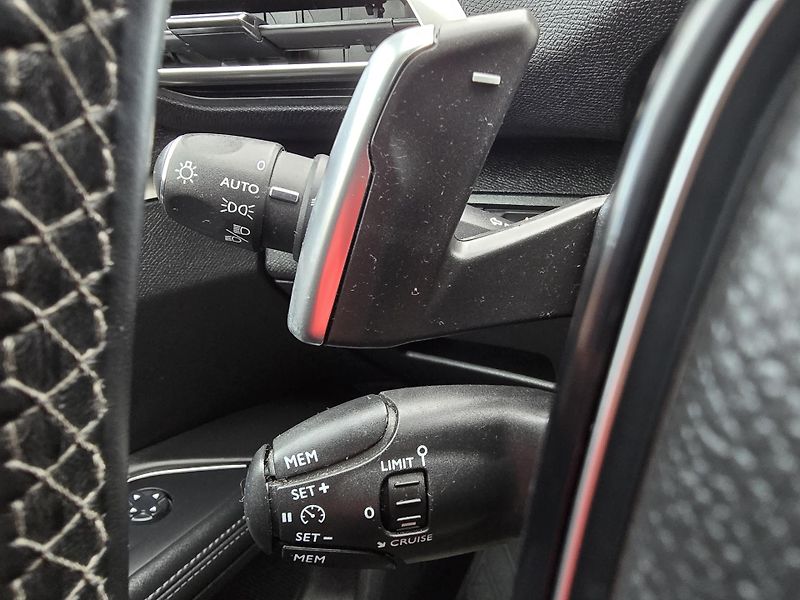 Peugeot 5008 1,5 HDI ALLURE 7-MÍST NAVI DPH - fotka 27 z 46