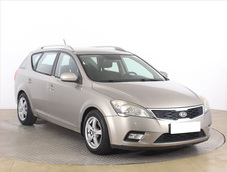Kia Ceed (2010) 1.4 CVVT, Serv.kniha, nová STK - fotografie inzerátu