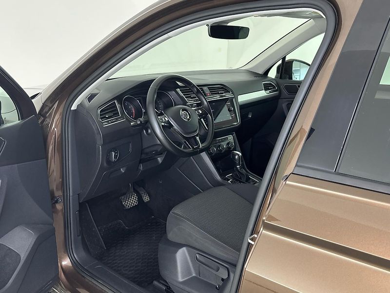 Volkswagen Tiguan Trendline DSG - fotka 6 z 27