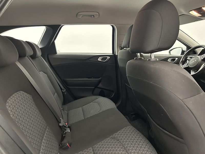 Kia Ceed 1.5 T-GDi  DCT SPIN - fotka 19 z 23