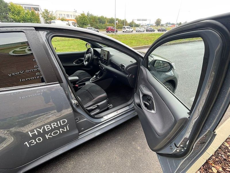 Toyota Yaris 1.5.Hybrid 130 HP GR Sport - fotka 25 z 27