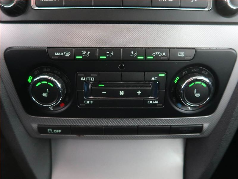 Škoda Octavia (2012) 1.6 TDI, nová STK, v provozu - fotka 15 z 17