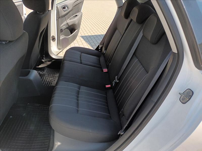Citroën C4 1,6 HDI,68KW,ČR,KLIM,TEMPOMAT, - fotka 16 z 33