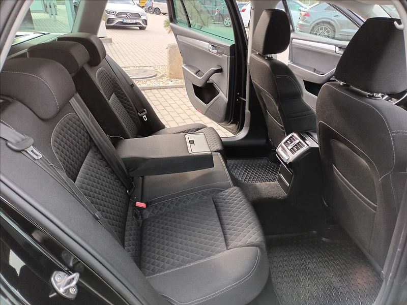 Škoda Superb 2,0 TDI,110KW,NAVI,VÝHŘEV, - fotka 20 z 41