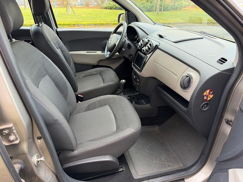 Dacia Lodgy 1,6 i / 7-míst / 1.maj./ ČR /  - fotka 20 z 24