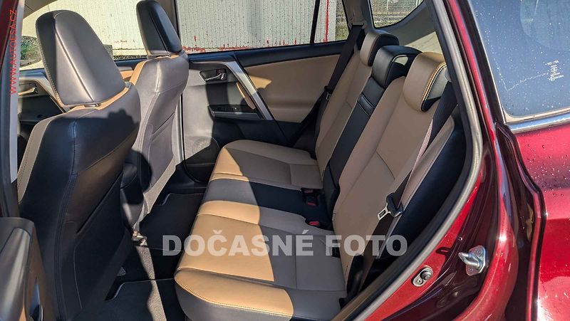 Toyota RAV4 (2017) 2.5 Hybrid 4WD, 2.maj,ČR - fotka 10 z 18