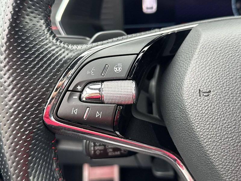 Škoda Octavia (2020) Combi 1.4 TSI iV DSG RS - fotka 15 z 35