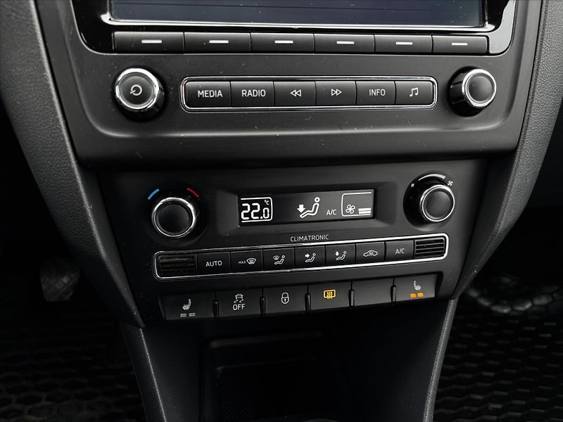 Škoda Rapid 1.2 TSi AUT.KLIMA ČR SERVIS.KN - fotka 16 z 18