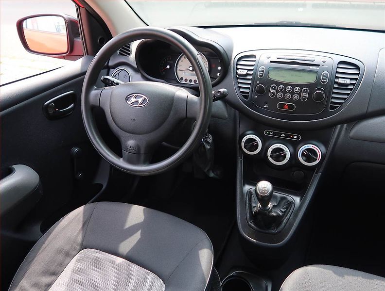 Hyundai i10 (2010) 1.1, rezervace - fotka 7 z 15