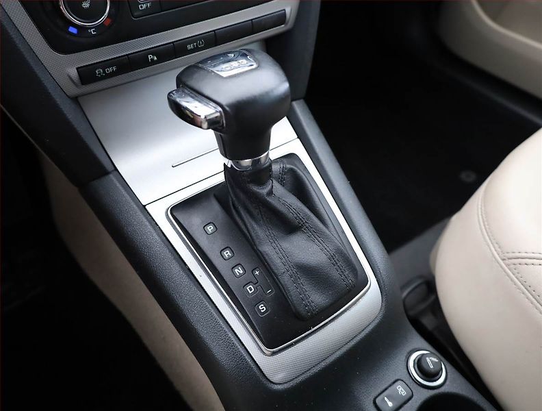 Škoda Octavia (2012) Elegance 1.8 TSI, Automat - fotka 11 z 14