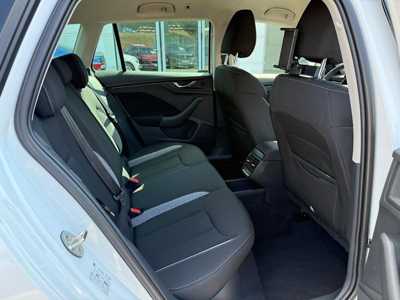 Škoda Kamiq Selection 1.0 TSI 85kw - fotka 21 z 25