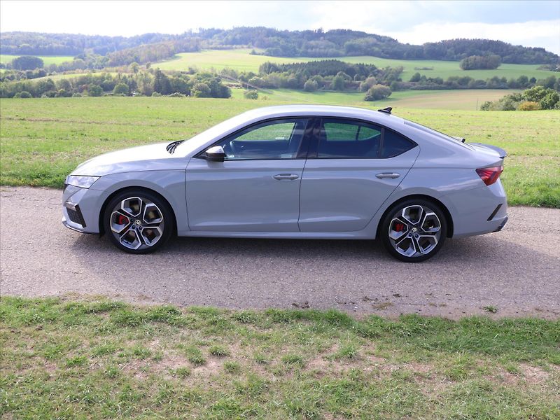 Škoda Octavia 2,0 TSI RS 180kW DSG CZ 1.Maj - fotka 4 z 30