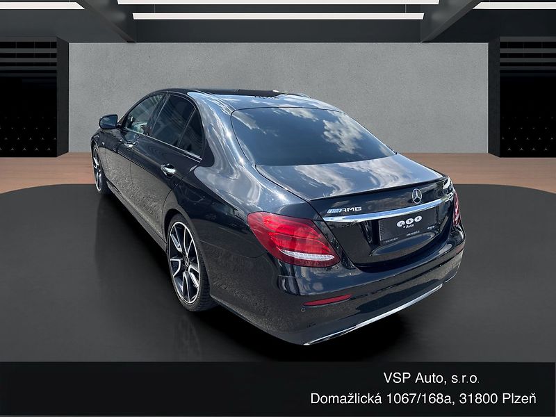 Mercedes-Benz Třídy E E43 AMG 4MATIC - fotka 3 z 21