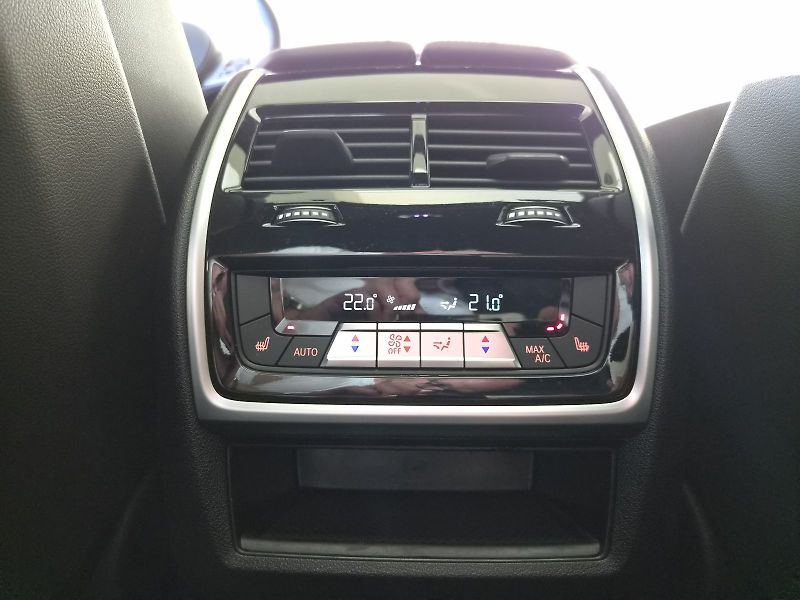 BMW X6 M60i xDrive - fotka 24 z 40