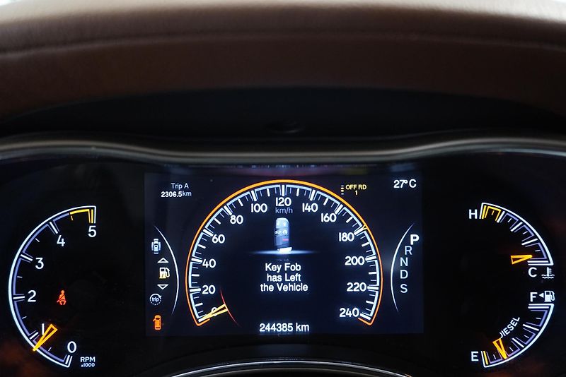 Jeep Grand Cherokee 3,0 MJT V6 4X4 AUTOMAT - fotka 23 z 33